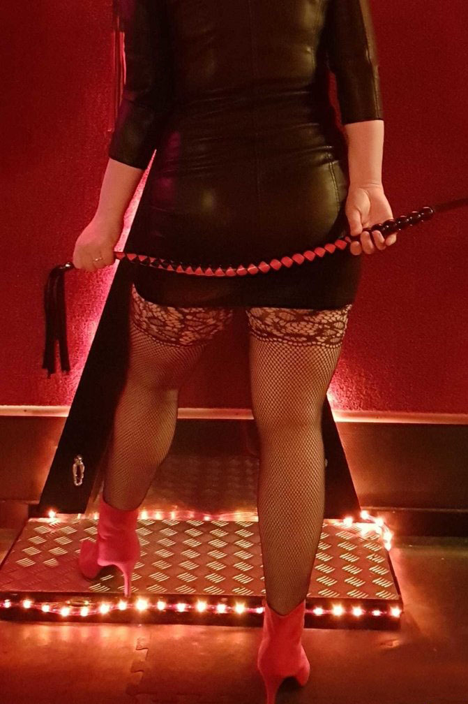 Λένα Έμπειρη Ελληνίδα για Αυταρχικά